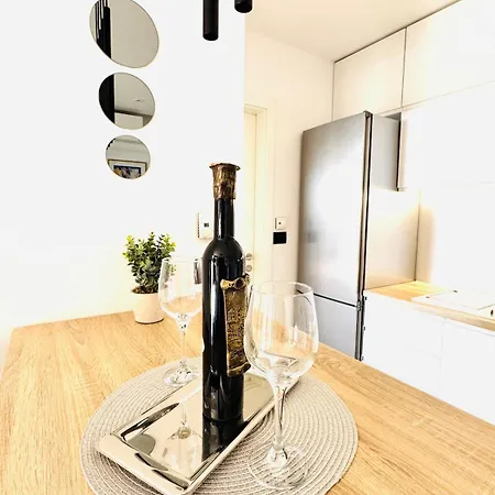 Choice With Free Private Parking Close To The Old Town Apartment *