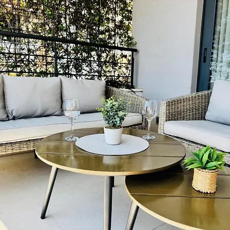 Choice With Free Private Parking Close To The Old Town Apartment