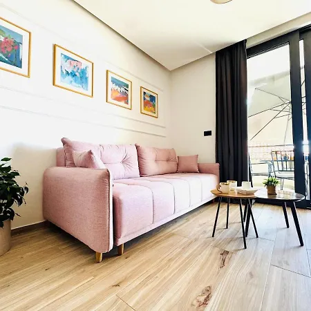 Choice With Free Private Parking Close To The Old Town 公寓