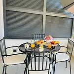 Choice With Free Private Parking Close To The Old Town Apartament *