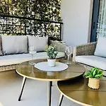 Choice With Free Private Parking Close To The Old Town Apartament