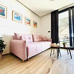 Choice With Free Private Parking Close To The Old Town Apartament