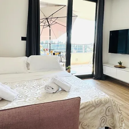 Apartment Choice With Free Private Parking Close To The Old Town