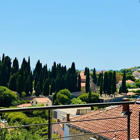 Apartment Choice With Free Private Parking Close To The Old Town