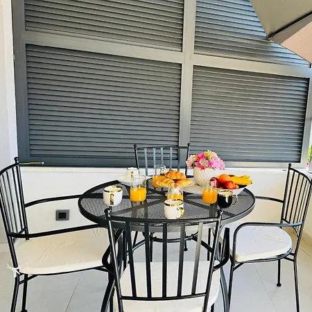 Choice With Free Private Parking Close To The Old Town Apartment *