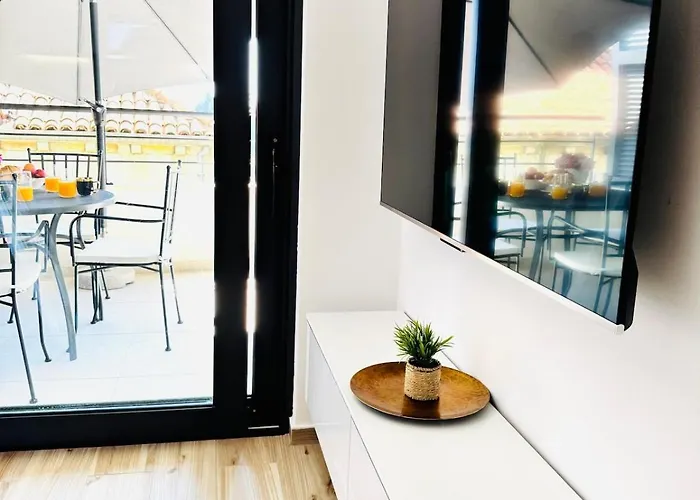 Choice With Free Private Parking Close To The Old Town Lejlighed *