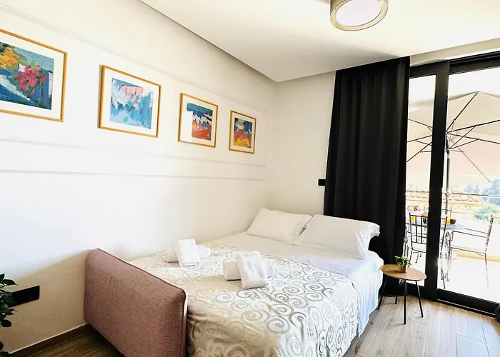 Choice With Free Private Parking Close To The Old Town