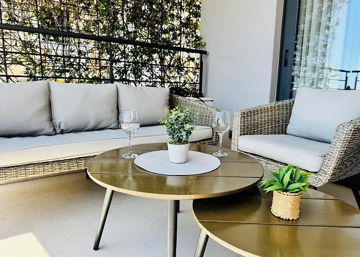 Choice With Free Private Parking Close To The Old Town Appartement