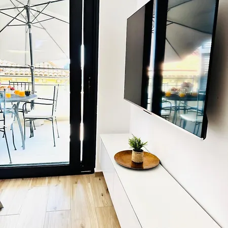 Choice With Free Private Parking Close To The Old Town Lejlighed *