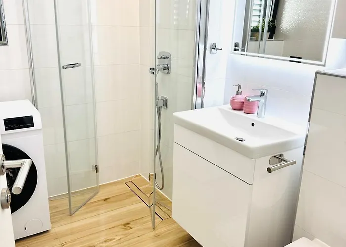 Choice With Free Private Parking Close To The Old Town Apartman *